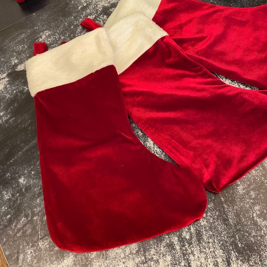 Calza rossa per la decorazione dell'albero di Natale