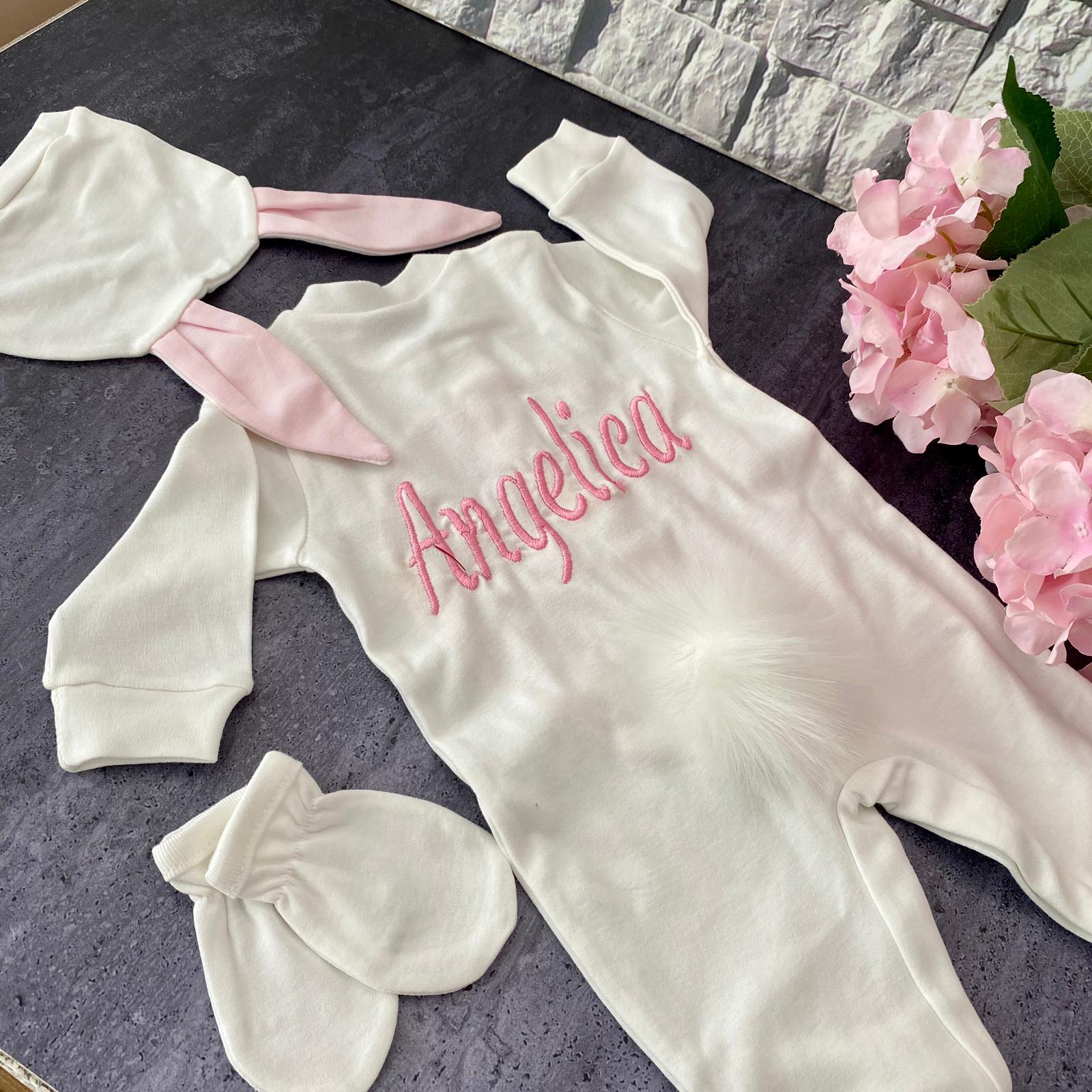 Conjunto textil hospitalario bebé niña bordado