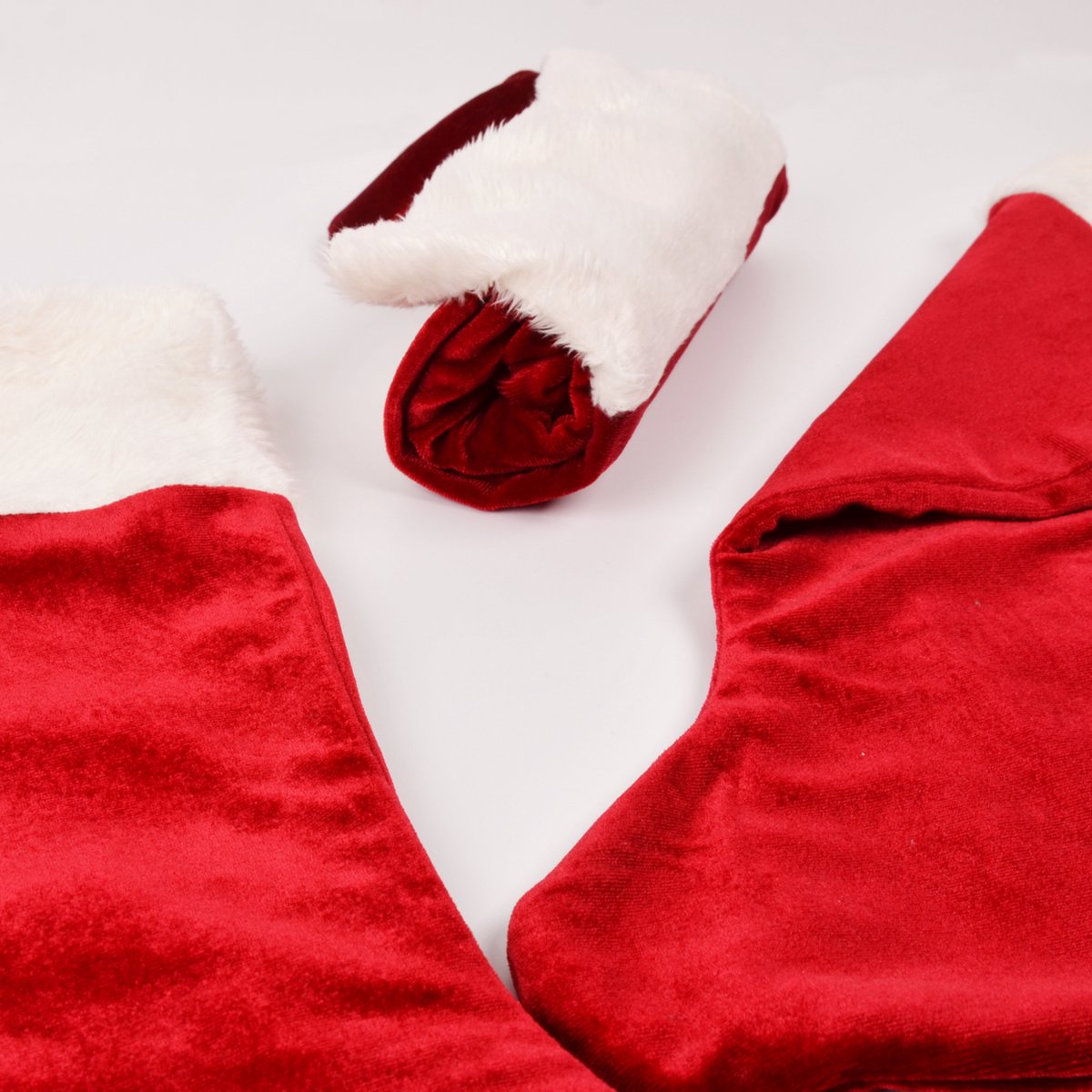 Calza rossa per la decorazione dell'albero di Natale