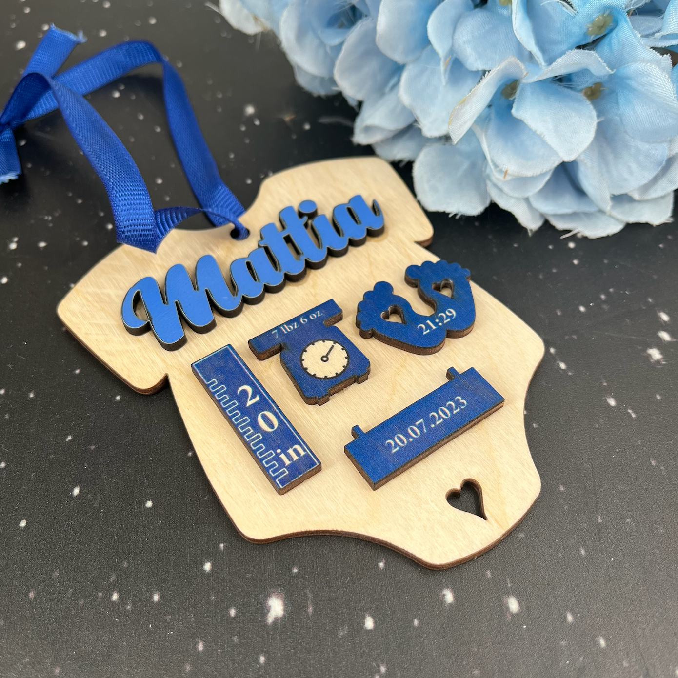 Il primo ornamento di Natale del bambino