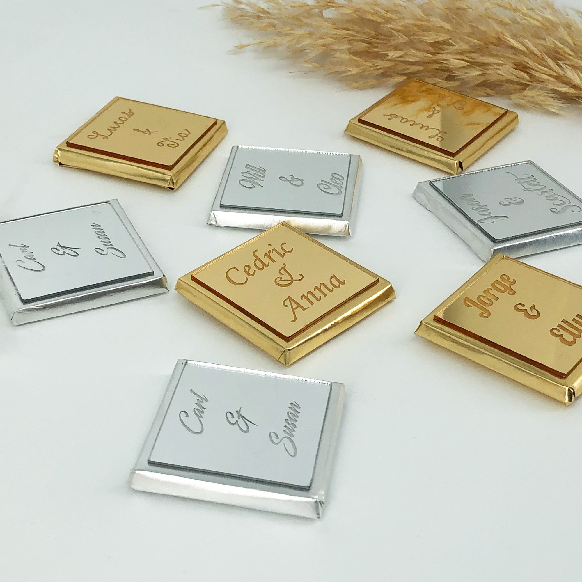 Set of 50 Personalized Wedding Chocolates with Plexi